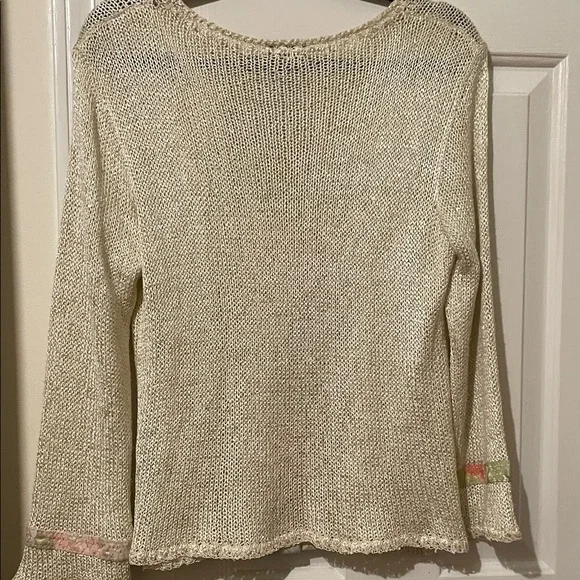 Chic Cream Cardigan with Floral Details - Picture 11 of 14